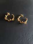 Pequenas Argolas Douradas com Flores - MESH