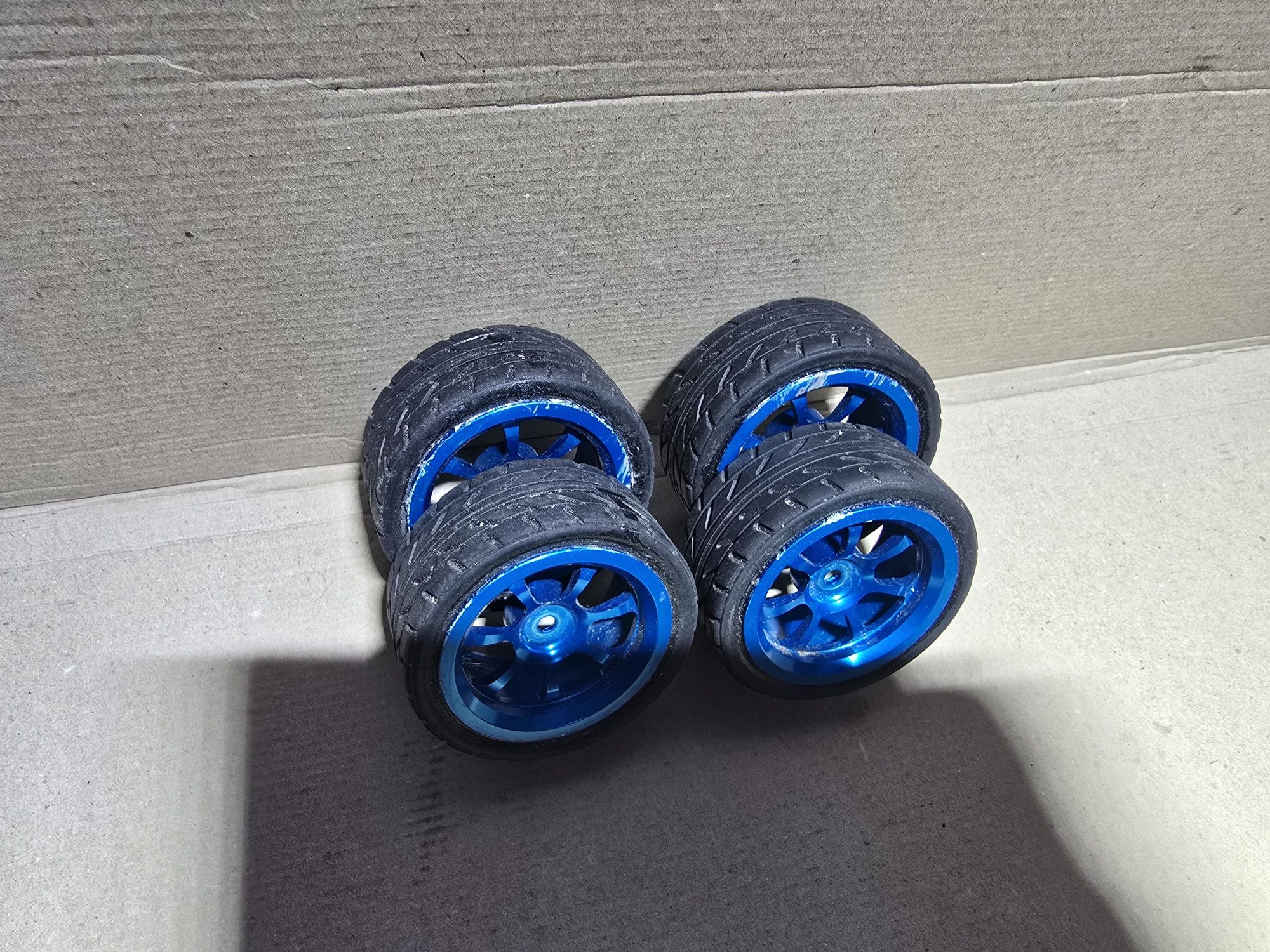 Kola rc 1:10 alu on road