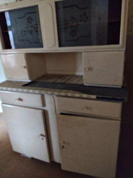 Sprzedam kredens kuchenny biały