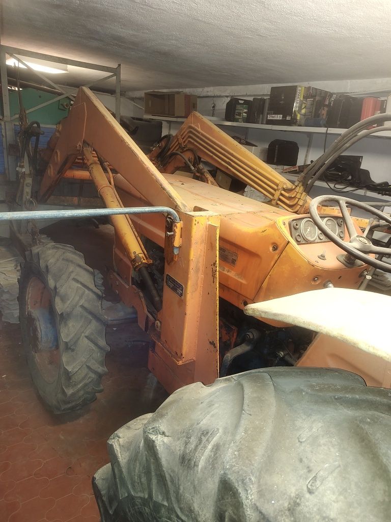 Reboque 4.6m × 2.38m tribascl 2000€, tmbém Trator Fiat 640, 80cv 6500€