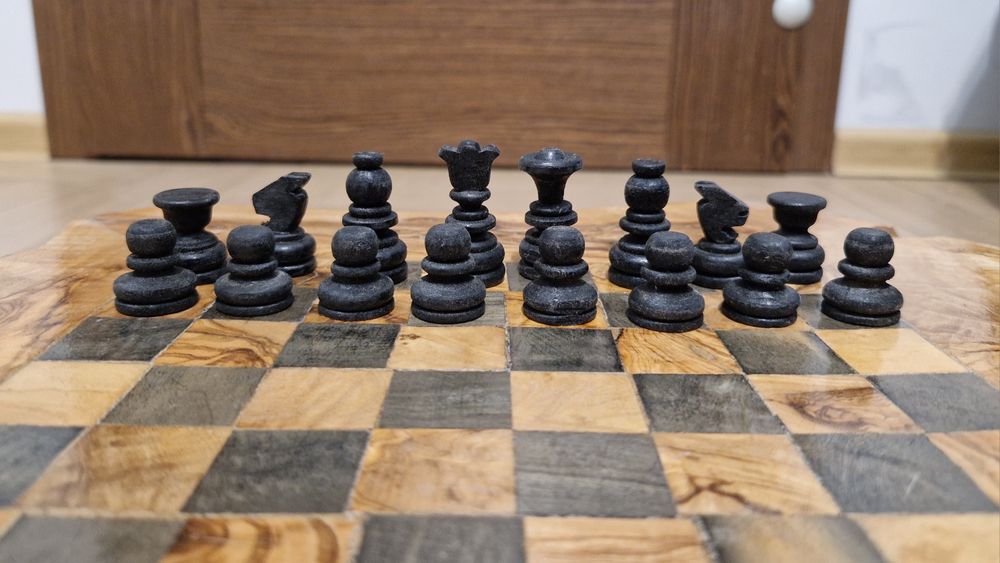 Drewniany zestaw szach z szufladkami