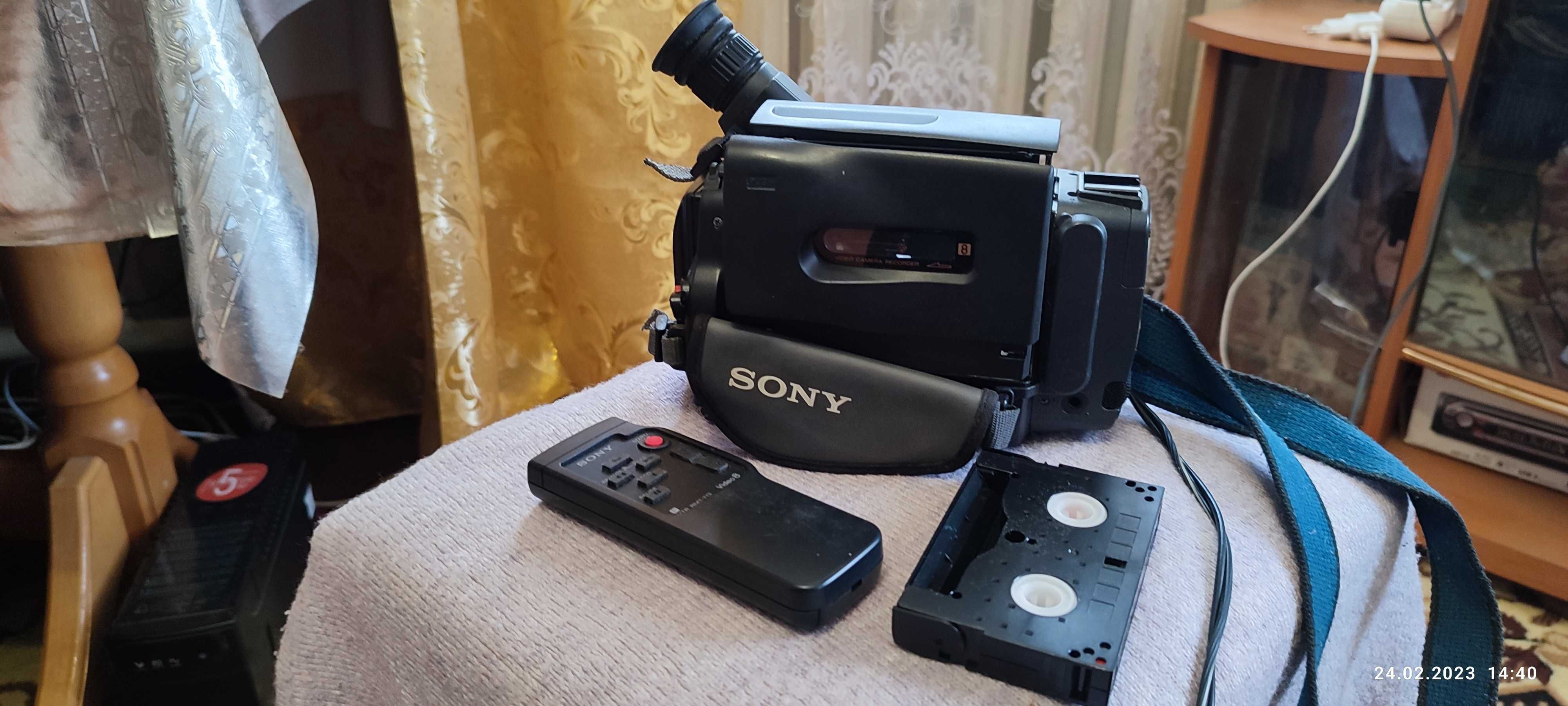 Видеокамера касетна  Sony Handycam CCD-TR620E