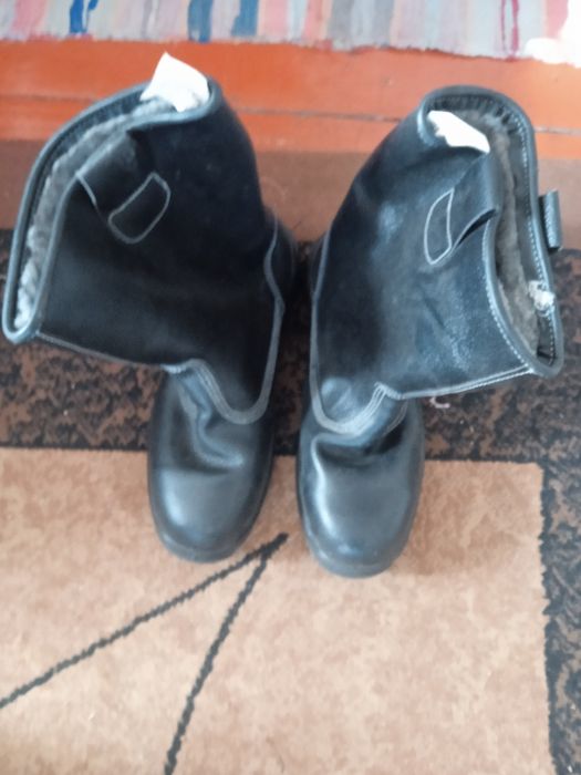 Ботинки , сапоги рабочие,куски мет.листа и швеллер,покупаю тех.серебро