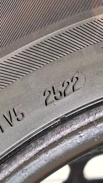 195/65/15.  З дисками  Skoda.