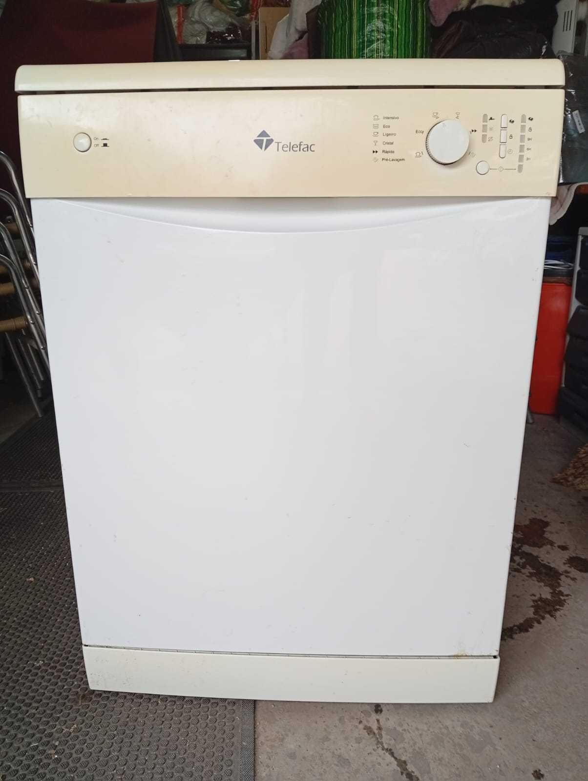 Vende se máquina de lavar louça, em ótimo estado.