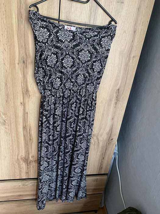 Długa sukienka na ramiączkach