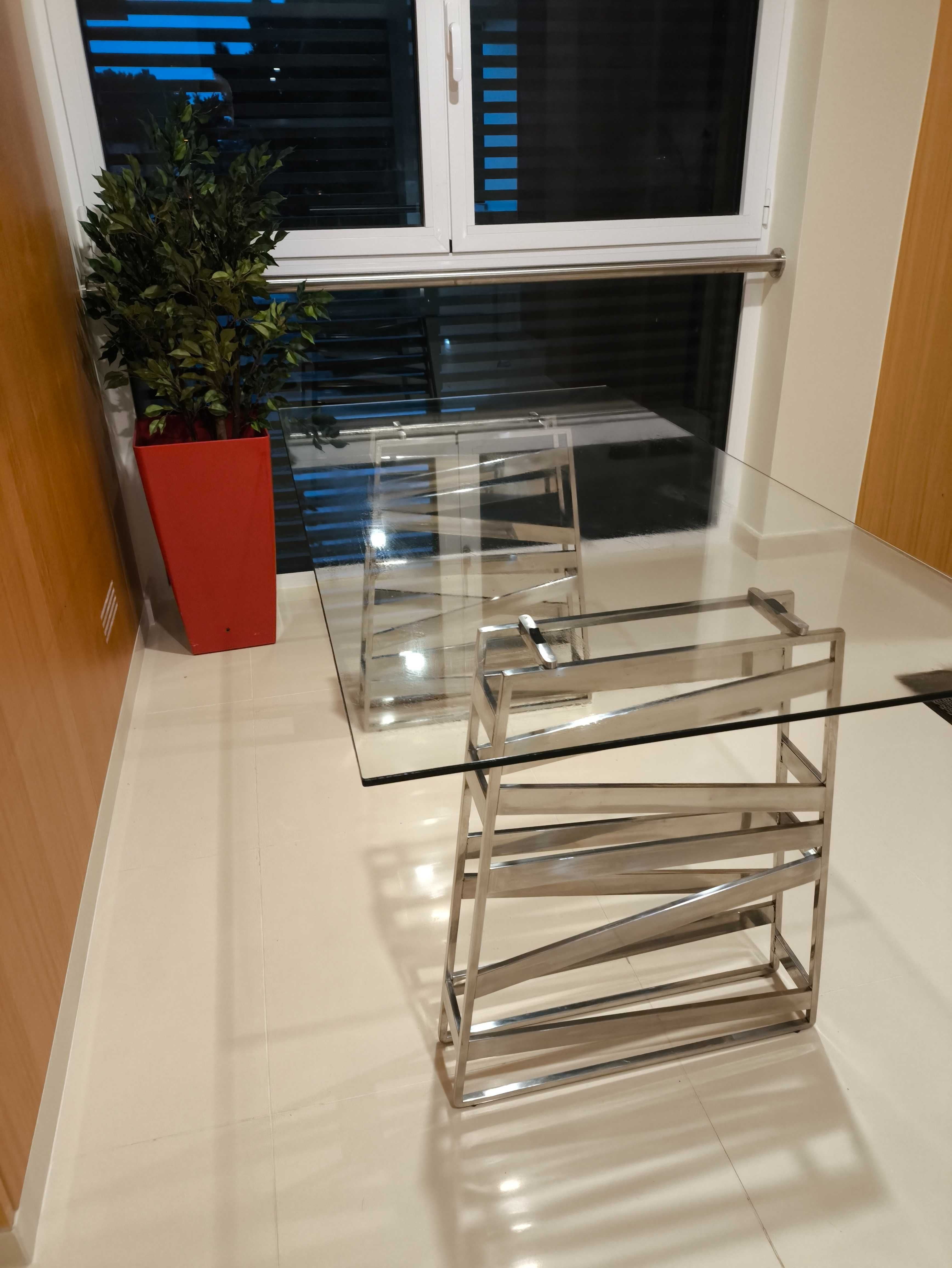 Mesa/Secretária em vidro temperado com suportes em inox