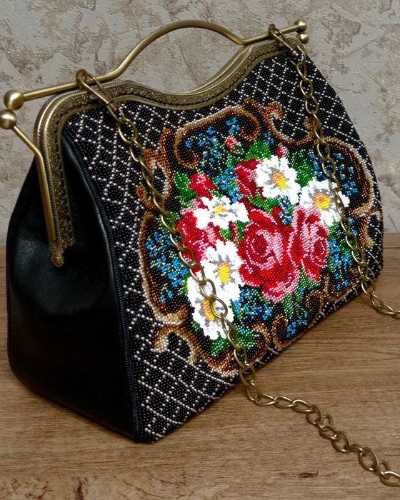 Сумочка ручної роботи, натуральна шкіра, вишита бісером.