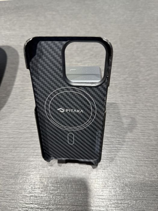 Зарядна станція Pitaka і чехол Pitaka 13 Pro
