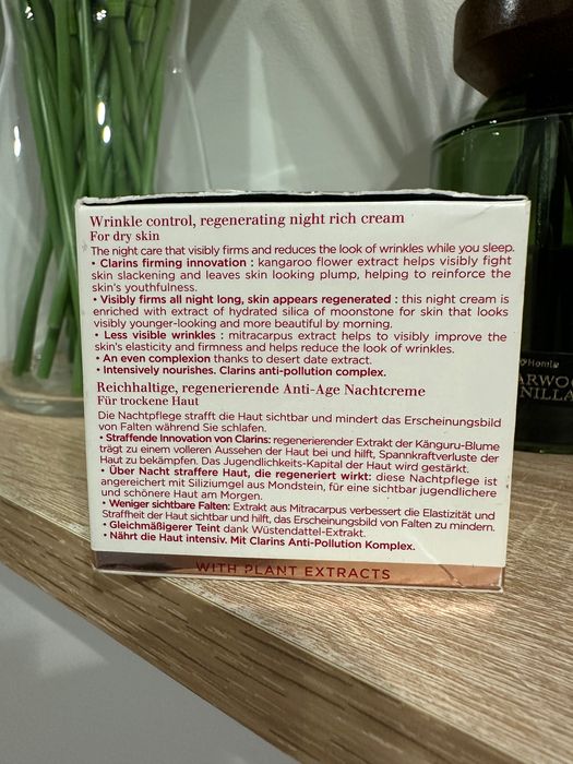 Clarins Extra-Firming Nuit – regenerujący krem na noc przeciw