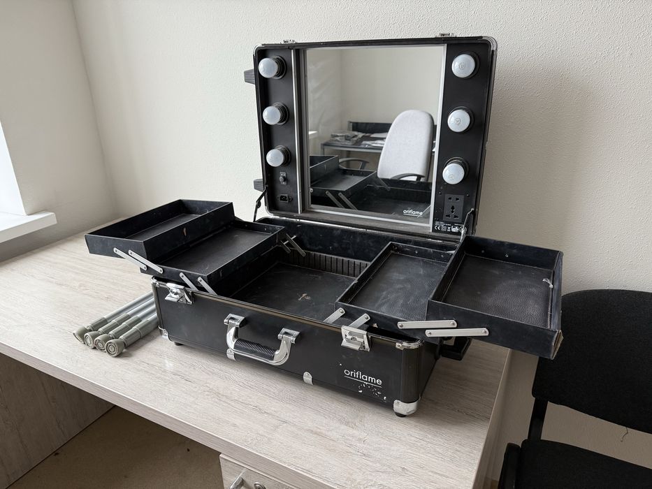 Чемодан на колесах для візажиста б/у