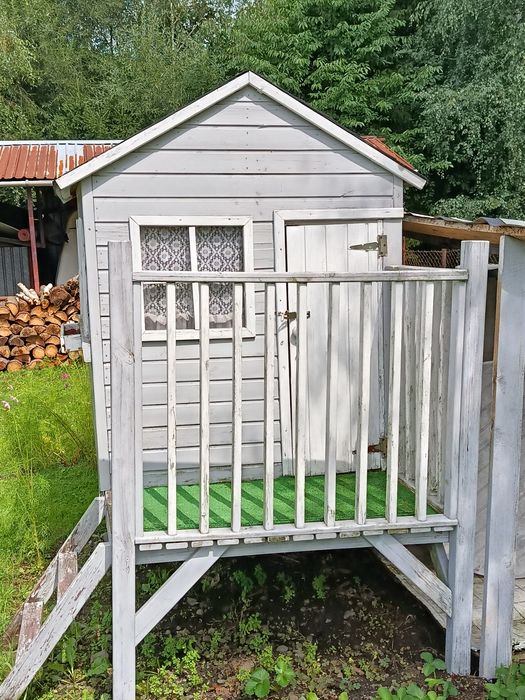 Drewniany domek ogrodowy dla dzieci