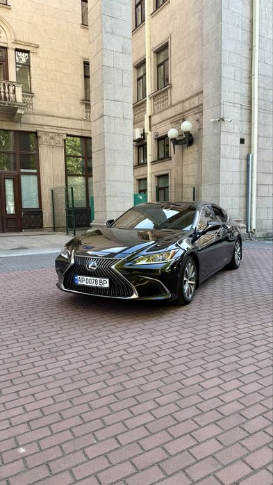 Продам Lexus ES 250 2019 офиц.