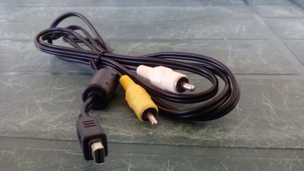 Cabos de audio e video e Scart em óptimo estado