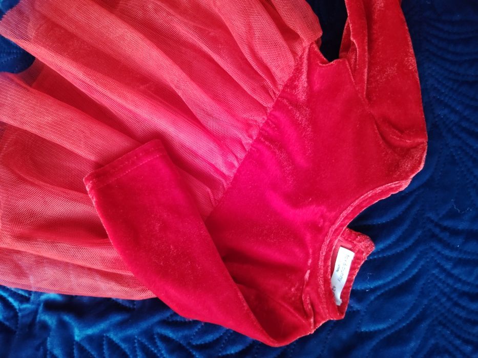 Czerwona welurowa sukienka z tiulem tiul 62