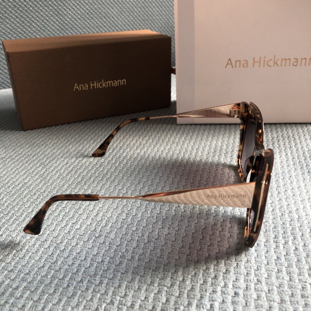 Ana Hickmann - Okulary przeciwsłoneczne szylkretowe, złote elementy