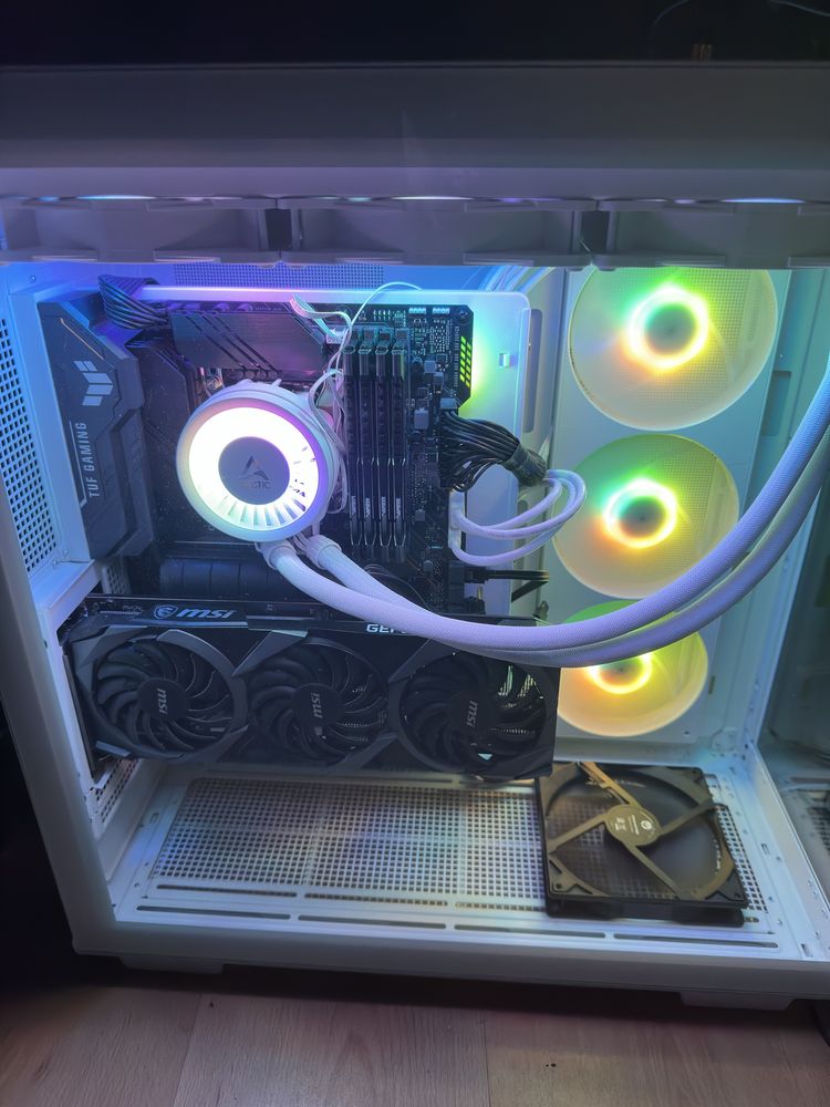 Komputer gamingowy ,PC . Biały ,intel