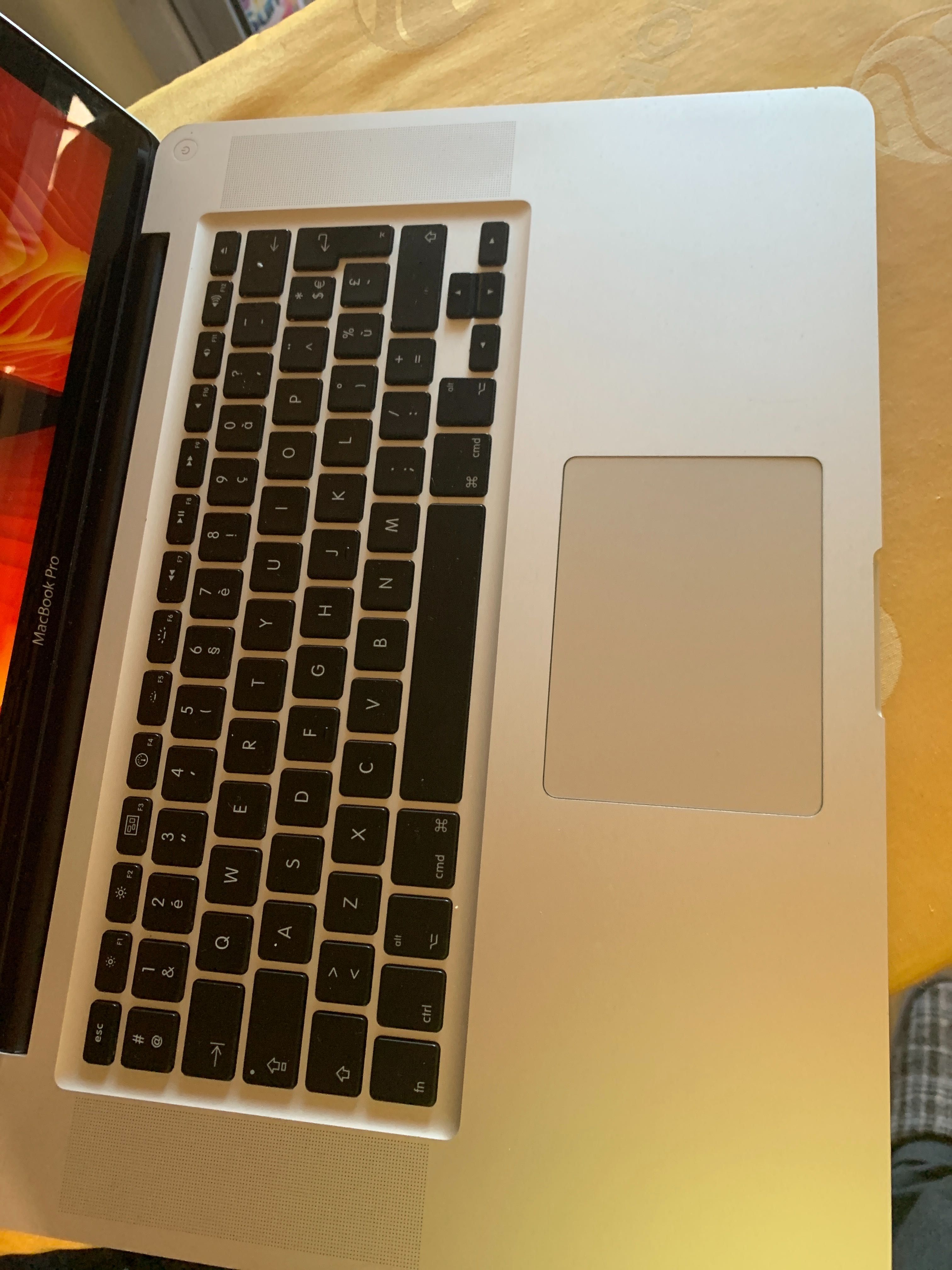 MacBook Pro i7 com 8gb ram ecran de 15 (Avariado)