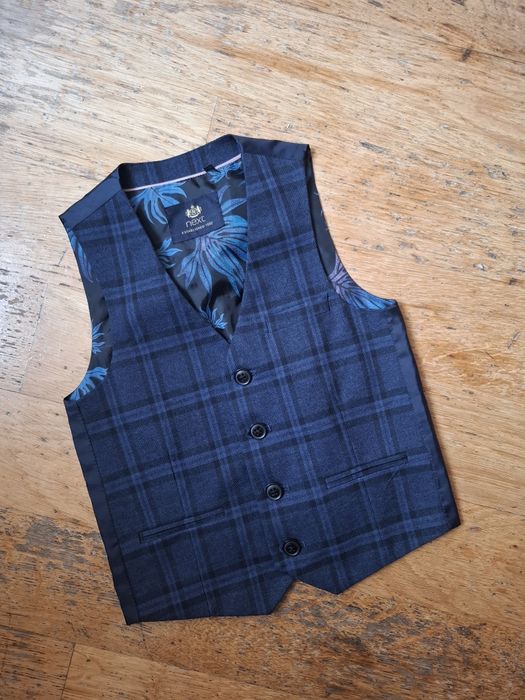 Жилетка next на мальчика 5 лет