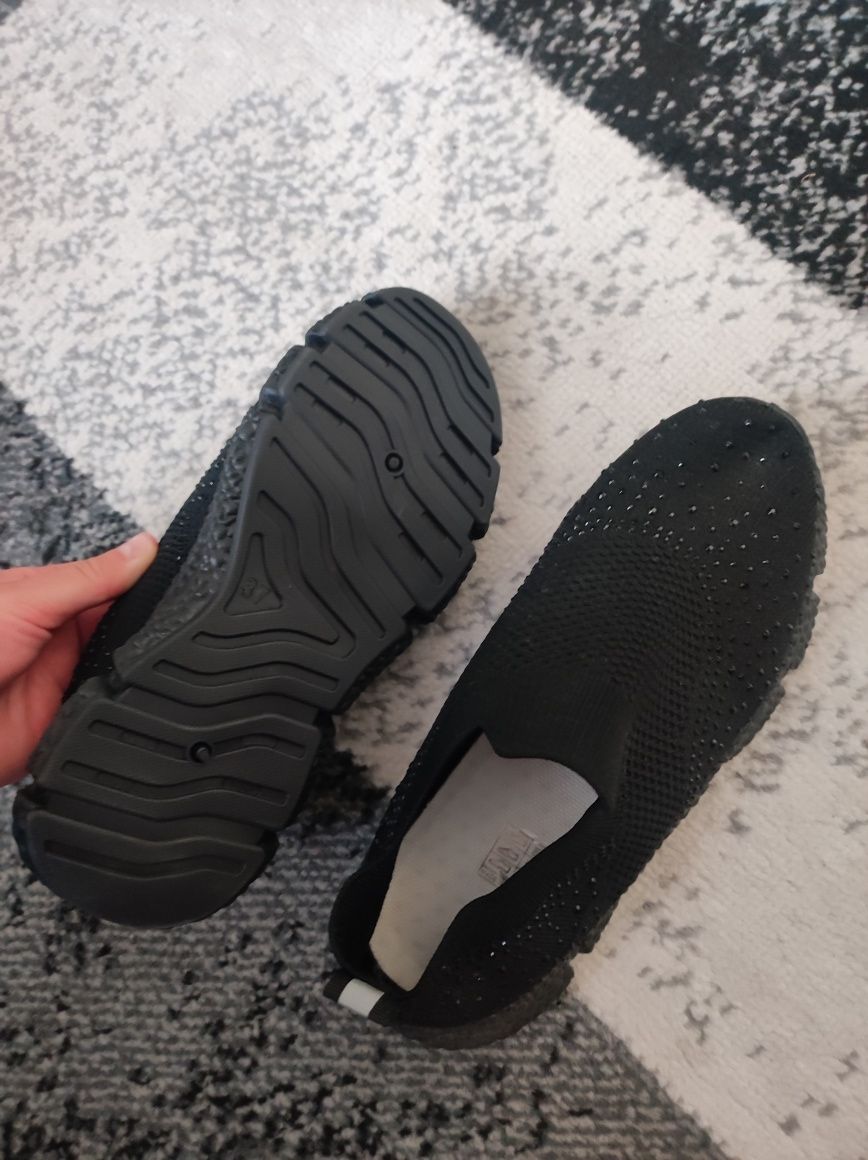 Czarne lekkie błyszczące buty sportowe damskie sneakersy 37