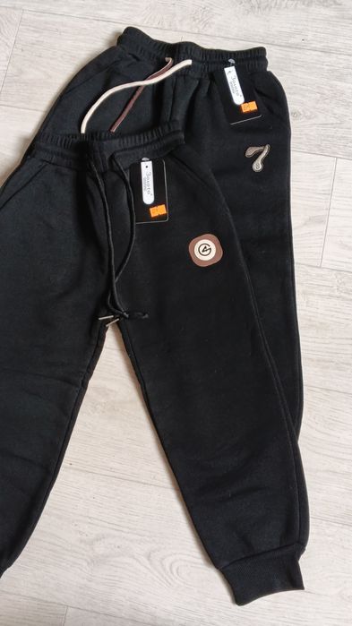 Теплі спортивні штани на флісі для хлопчика 128-134