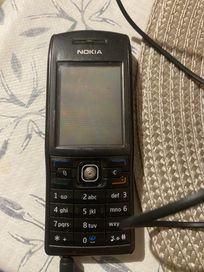 Nokia E50 działająca z ładowarką