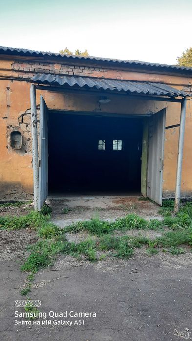 Продам чи Здам складське  приміщення  700 м/кв в місті Прилуки.