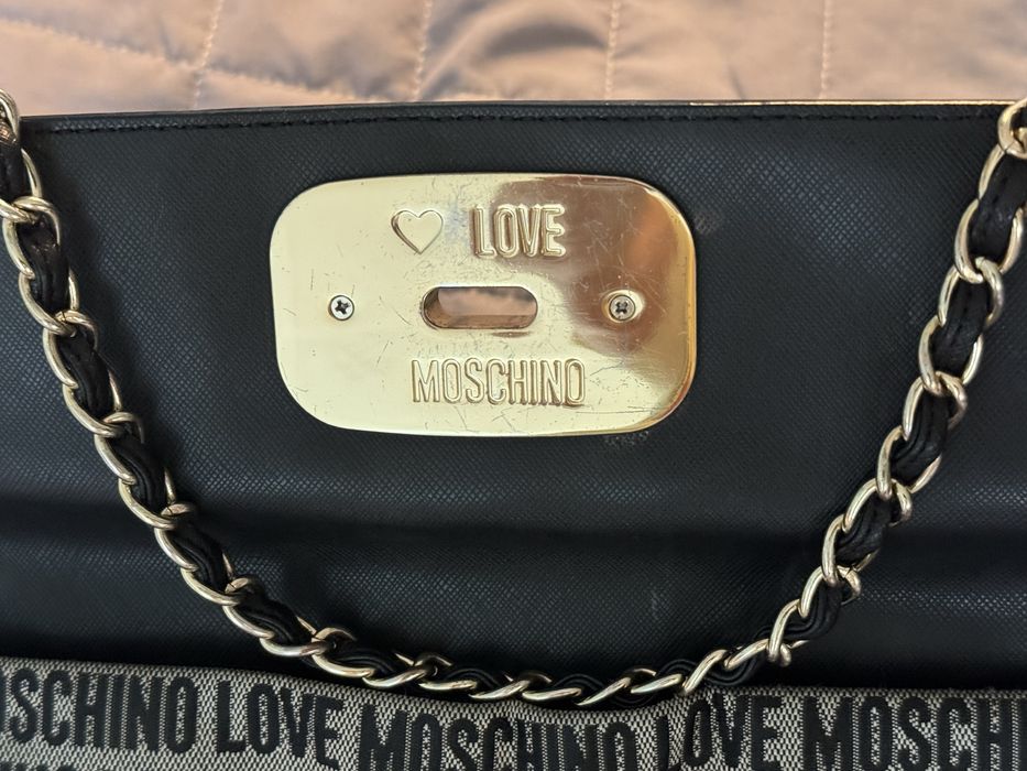 BOLSA MARCA MOSCHINO, em pele e lona.