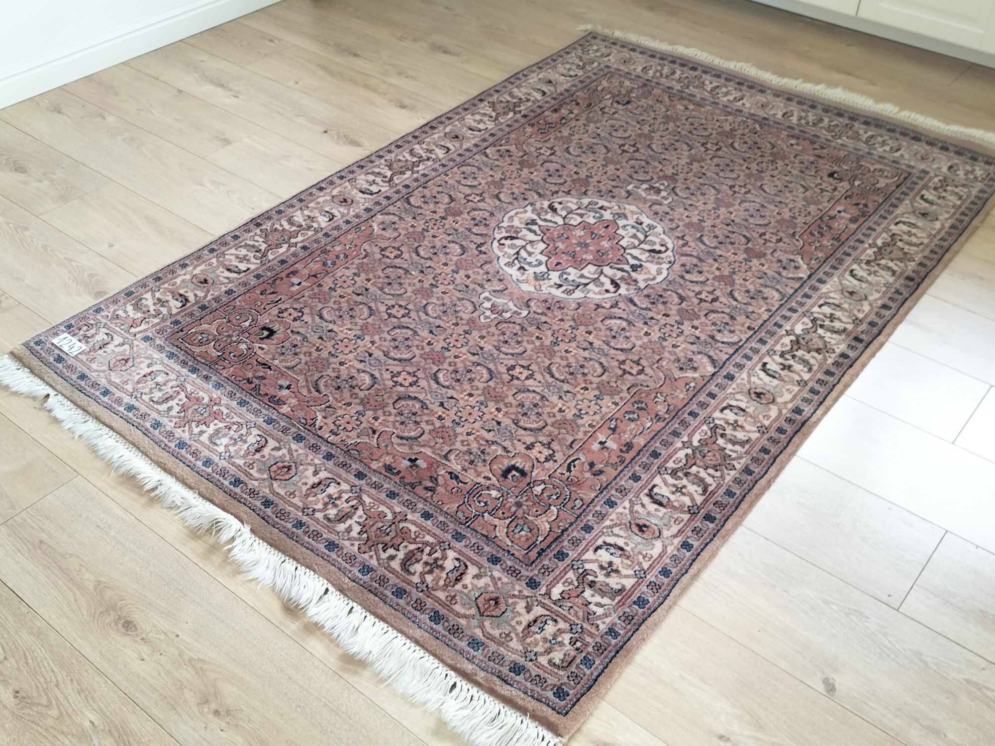 Przepiękny ręcznie tkany wełniany Indyjski dywan 120x190cm
