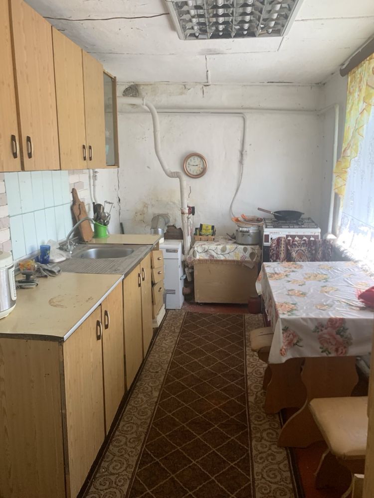 Продам будинок поряд з містом !!