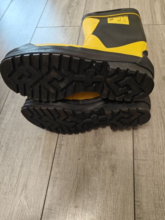 Пожежні чоботи, пожежне спорядження