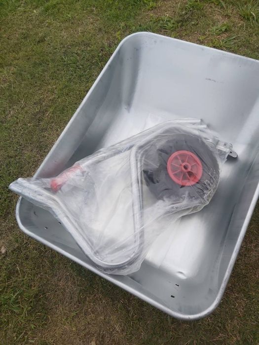 Тачка садова нова