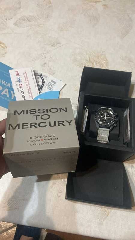 Omega x Swatch Merkury SO33A100：Bioceramika z Merkurem