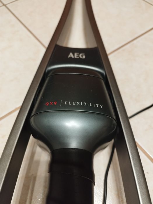 Odkurzacz pionowy AEG QX9