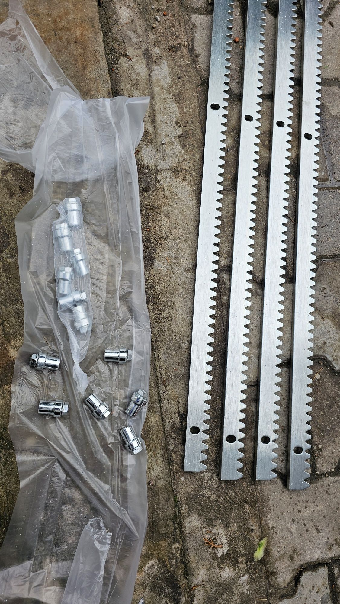 Nowe4x Listwa zębata 1005 x 30 x8 mm do napędu bramy przesuwnej+tuleje