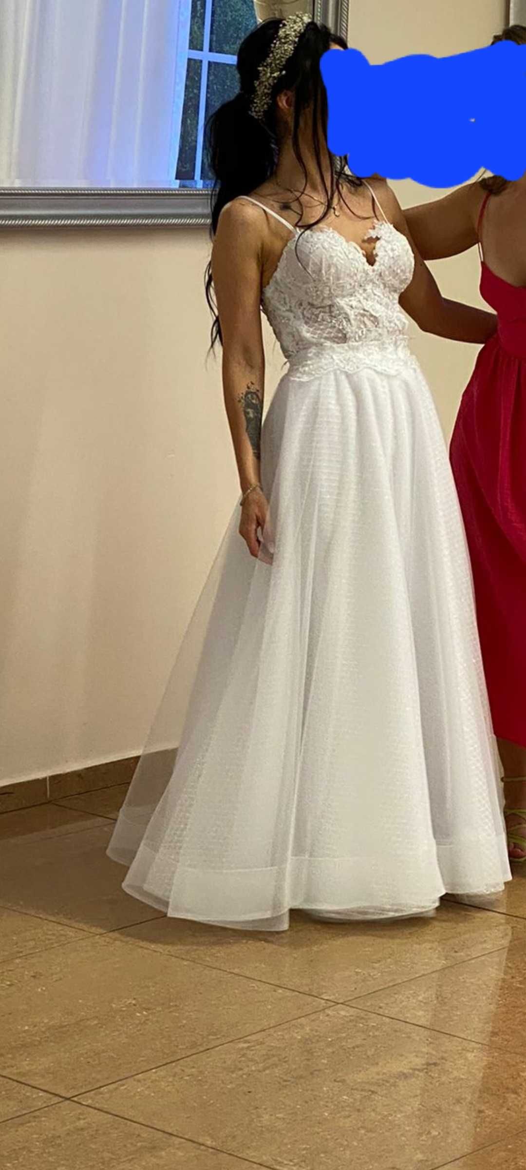 Suknia ślubna                  .
