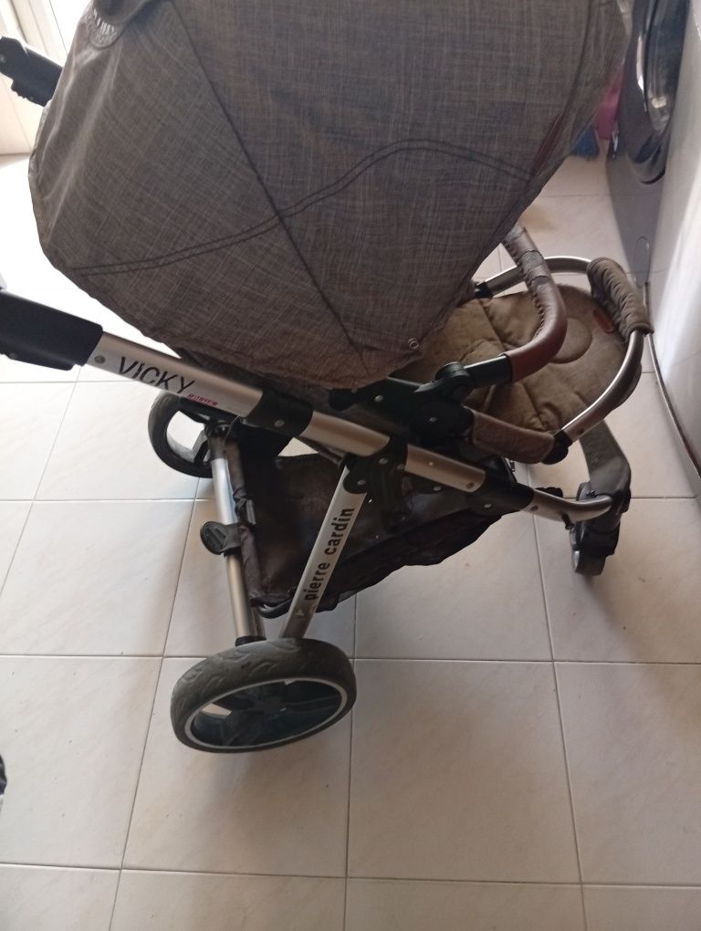 Carro bebe Pierre cardin usado
