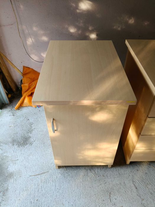 Meble biurowe, biurka, kontener, krzesła