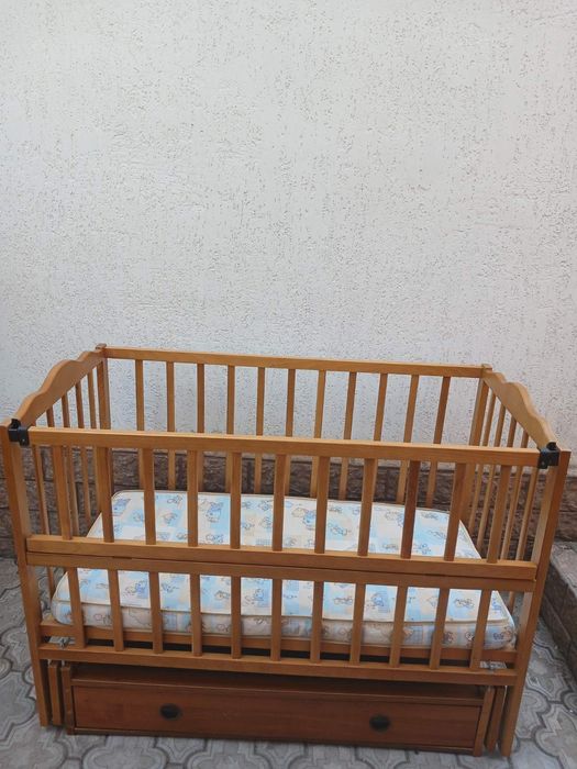 Дитяча кроватка  б/у в гарному стані