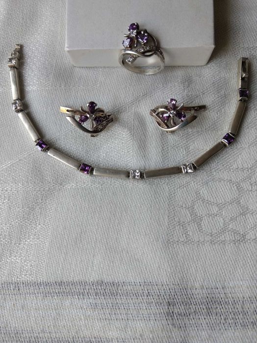 Серебрянные наборы с камнями