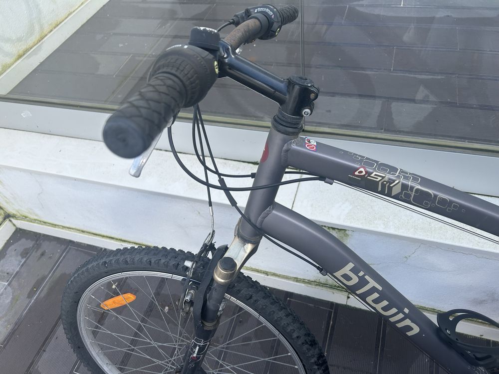 Bicicleta b’twin cinza