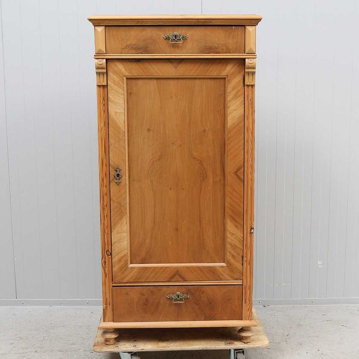 Szafa, fornir sosnowy i orzechowy, XIX/XX w.