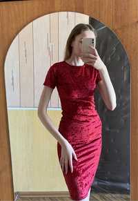 Сукня міді з бархату червоного кольору