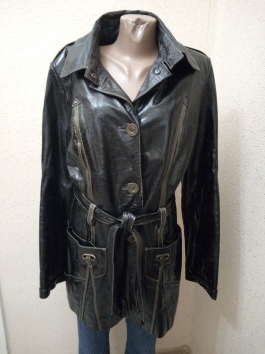 Кожаный женский пиджак.