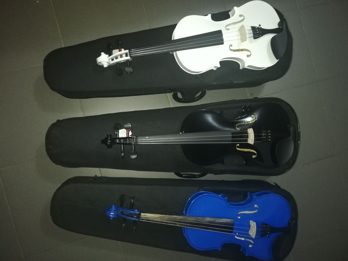 Violino preto, ou azul ou branco de madeira de marca MSA ou kiby