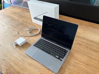 MacBook Pro 2020 (13-cali, intel i7, 16GB RAM, 250GB SSD)