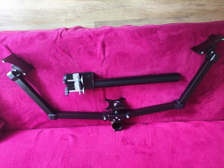 Uchwyt do 3 monitorów  iiyama DS1003C-B1