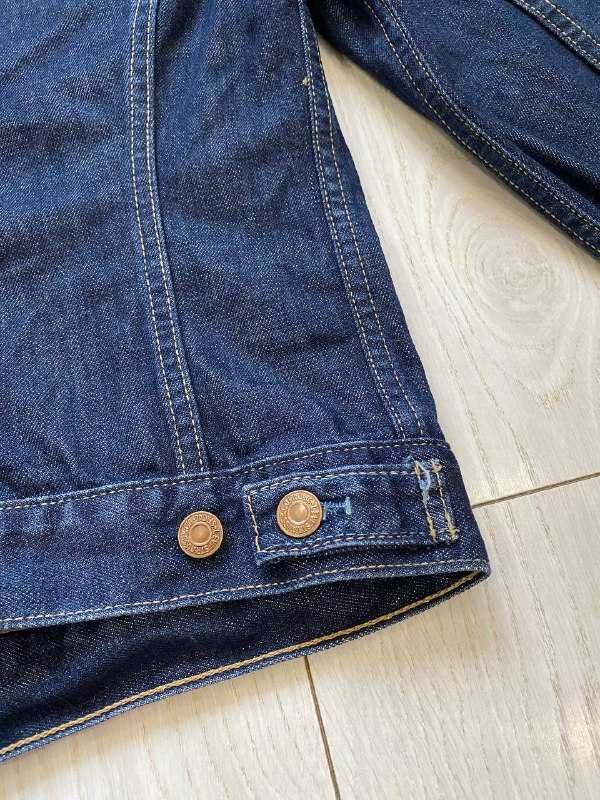 джинсова куртка Levi's
Unisex
розмір S-M