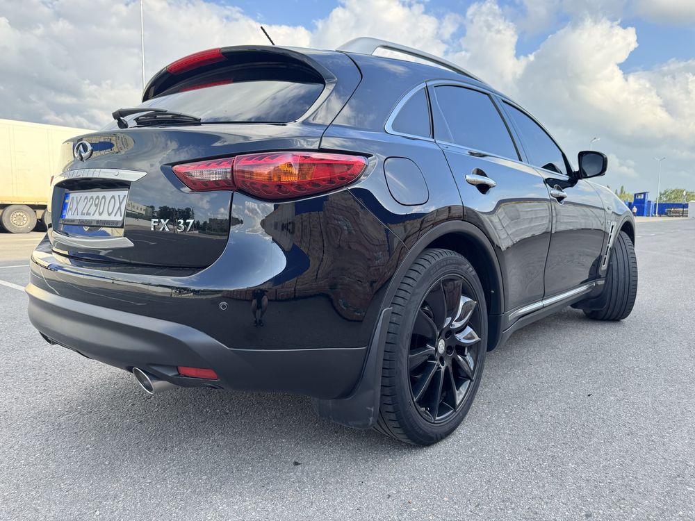 Infinity FX37 Restyling