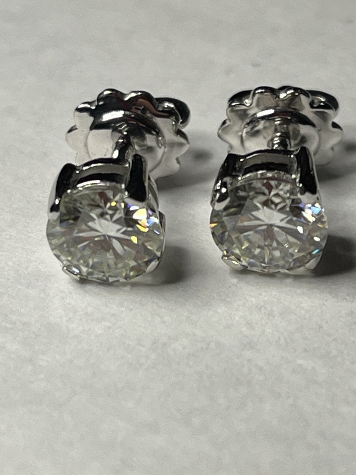 Золотые серьги с натуральными бриллиантами. 2.17 ct.